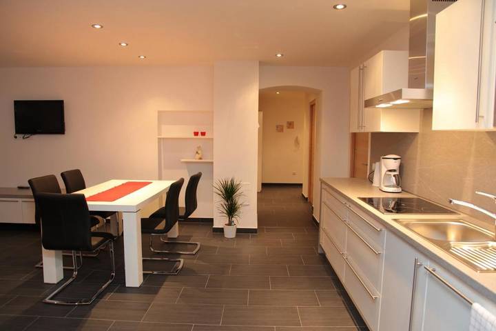 Ferienwohnung für 7 Personen, mit Ausblick und Pool sowie Garten in Naturns - 3