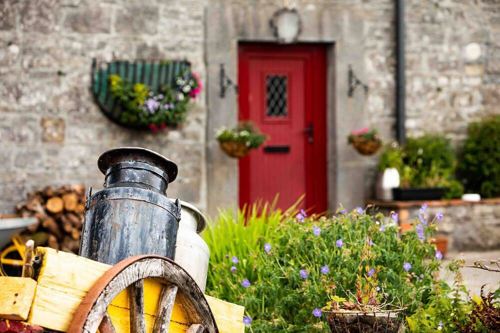 The Granary at Newbrook House, A Restored 1670 Heritage Retreat, Heart of Mayo in Castlebar, County Mayo