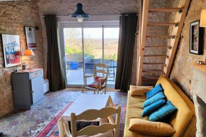 Location de vacances pour 4 personnes, avec terrasse ainsi que vue et sauna à Saint-Simeux - 2
