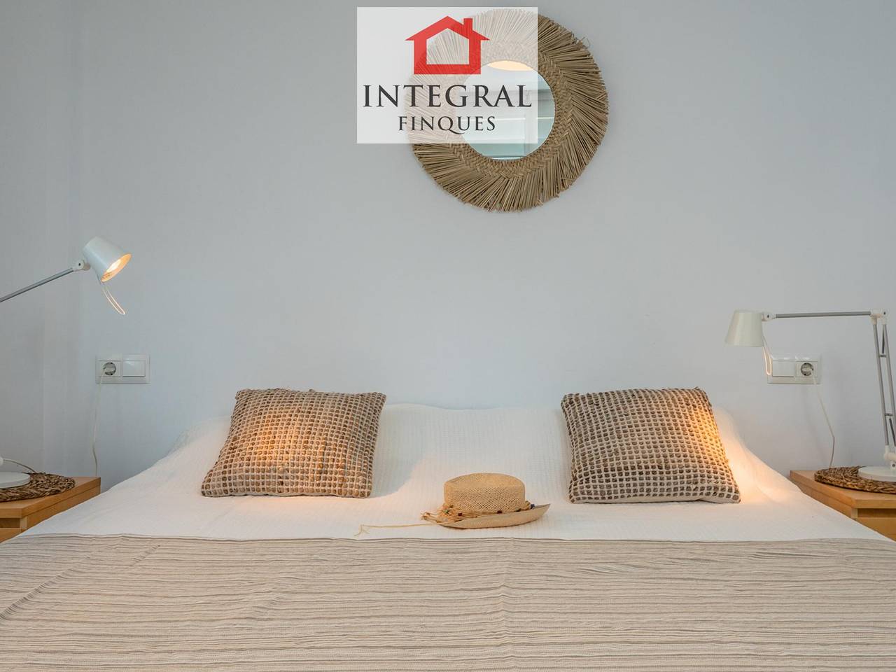 Entire apartment, Charming Ground Floor Apartment Near Platja Gran – Ideal for Families, A/C, Parking, Wifi in Palamós, Costa Brava