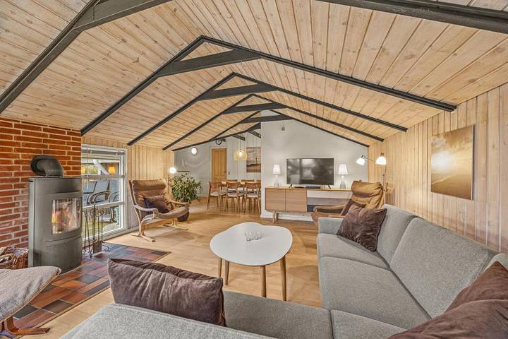 Ferienhaus für 8 Personen, mit Balkon/Terrasse und Whirlpool sowie Terrasse und Garten in Blavand - 2