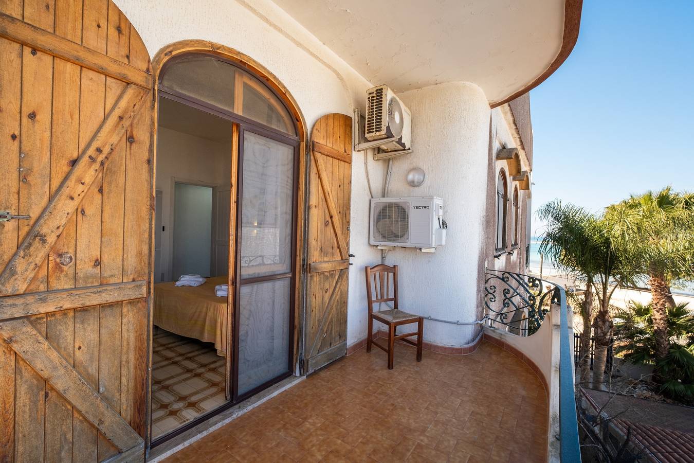 Casa vacanze 'Villa Gaudì - Sagrada' con vista mare, Wi-Fi e aria condizionata in Sant'Isidoro, Golfo di Taranto