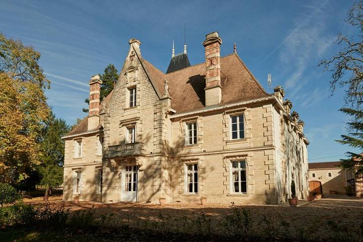 Location de vacances pour 15 personnes, avec sauna et jardin ainsi que vue et piscine à Baleyssagues