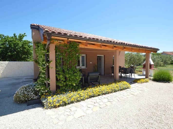 Ferienhaus für 6 Personen, mit Terrasse und Garten in Drage (Pakoštane) - 2
