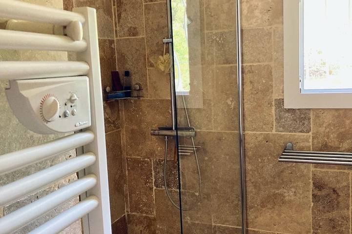 House under the pines with private pool, 10 min from Carcassonne in Ventenac-Cabardès, Carcassonne und Umgebung