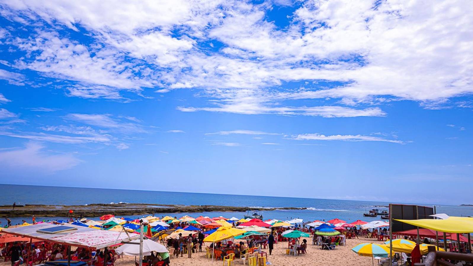 Casa com Piscina e Churrasqueira em Arembepe in Arembepe, Camaçari