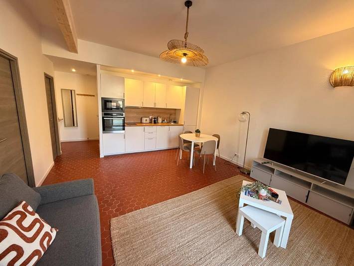 Gîte pour 4 personnes, avec Terrasse dans Office de Tourisme de Cuges les Pins - 4