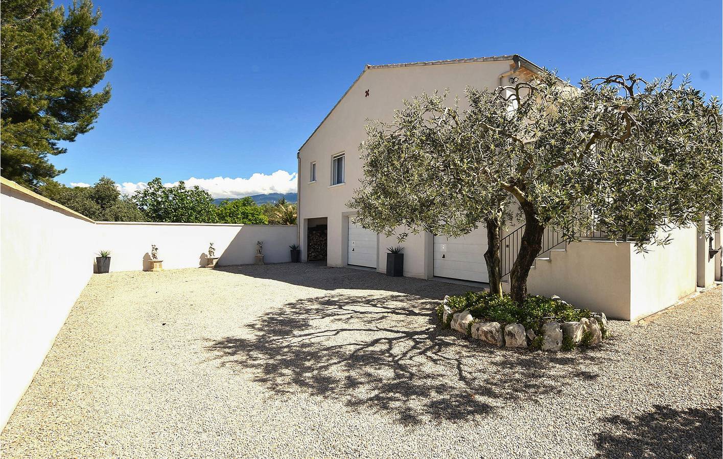 Apartment mit Bergblick, WLAN, Garten und Parkplatz in Villes-sur-Auzon in Villes-sur-Auzon, Parc naturel régional du Mont-Ventoux