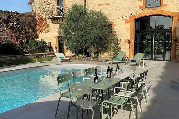 Location de vacances pour 15 personnes, avec Balcon ainsi que Jardin et Piscine à Lachassagne