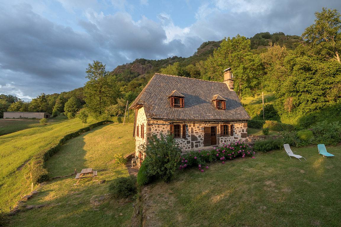Superbe ! Maison isolée dans la Vallée de la Jordanne in Saint-Cirgues-de-Jordanne, Région d'Aurillac