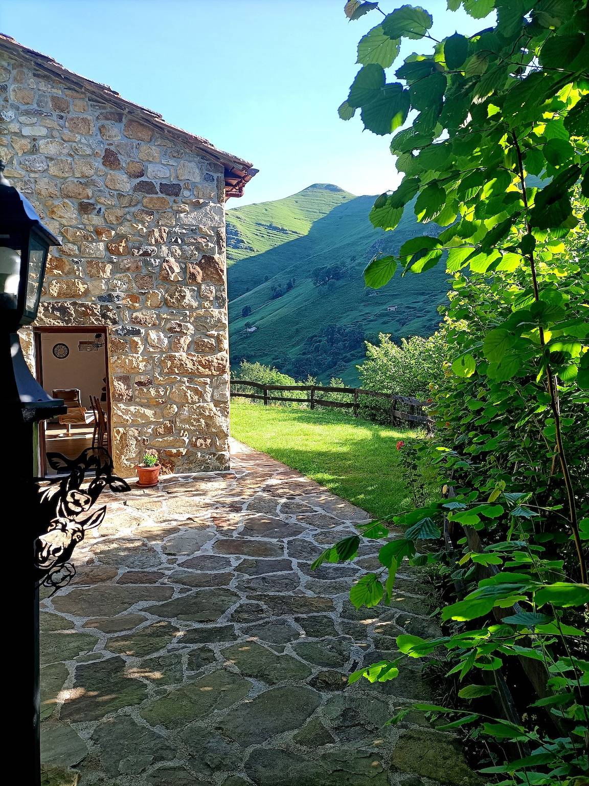 Cabaña Pasiega La Zamina in San Roque de Riomiera, Cordillera Cantábrica