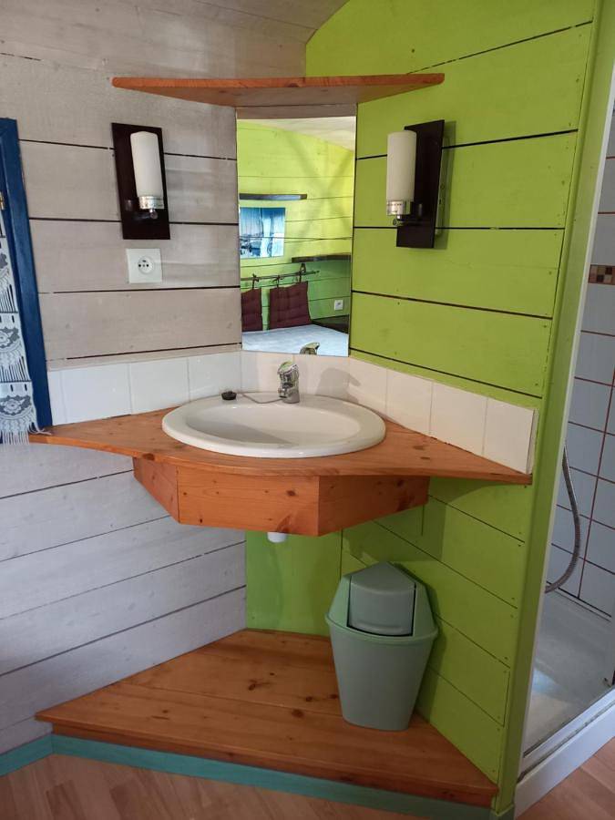 Gîte pour 2 personnes, avec terrasse dans Ardevon - 3