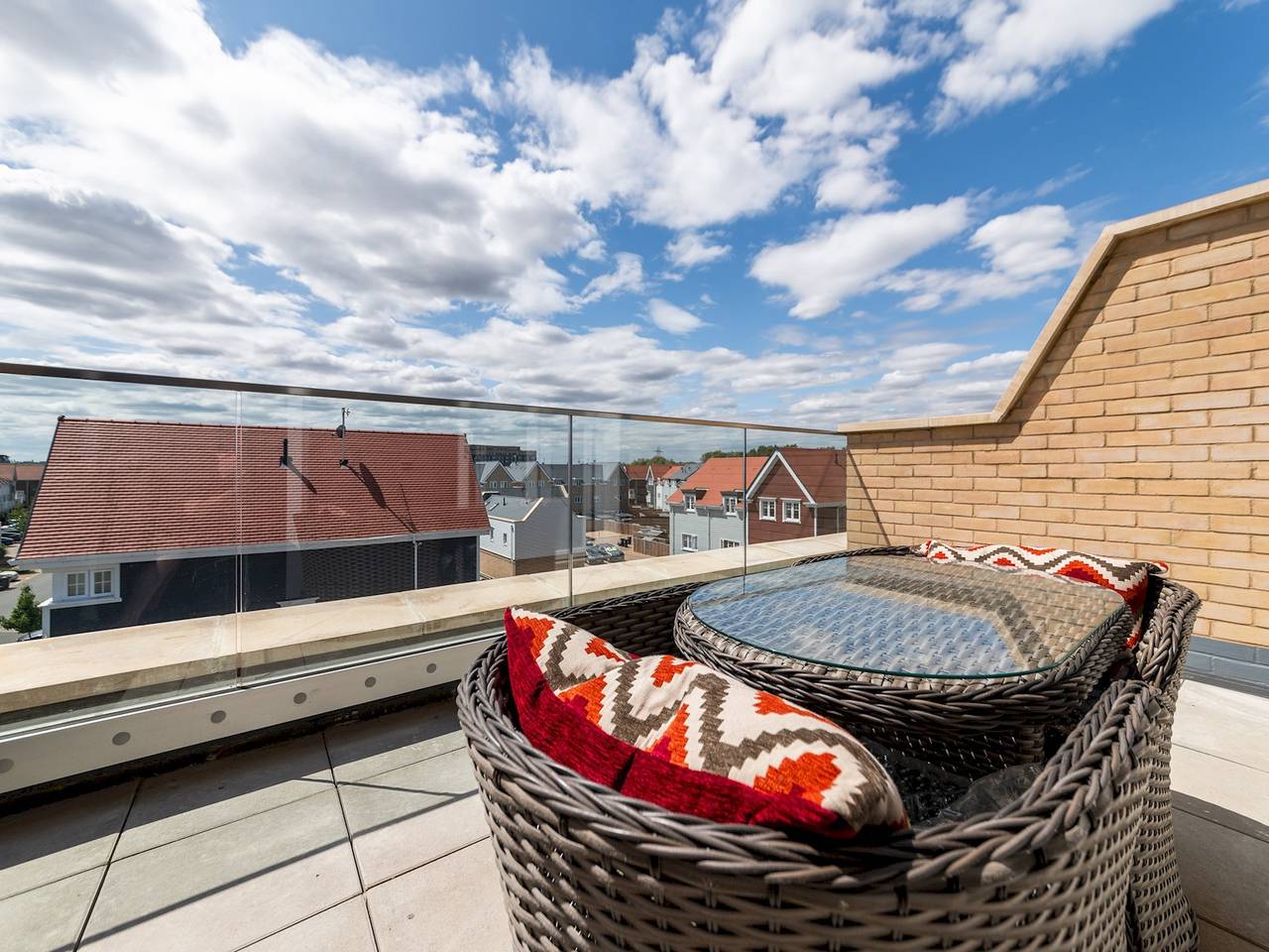 Modern 4Br New Home near Biz Park & Station | Pass the Keys in Reading, Berkshire