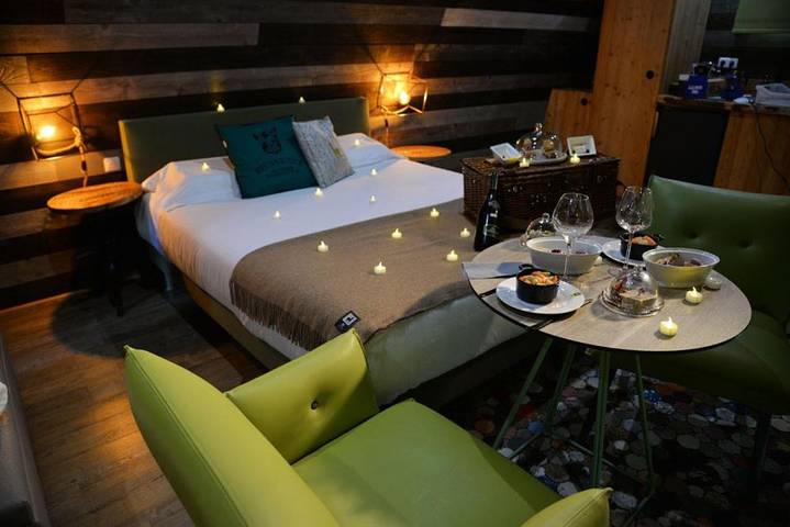 Gîte pour 2 personnes, avec Jacuzzi et Terrasse ainsi que Sauna et Vue sur le lac