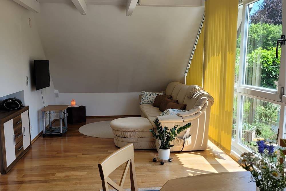 Ganze Wohnung, Große gemütliche Ferienwohnung für 2 Personen im 1.Og mit Blick ins Grüne . in Schondorf, Ammersee