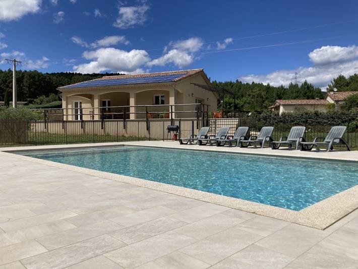Gîte pour 12 personnes, avec piscine, animaux acceptés à Les Salelles - 2