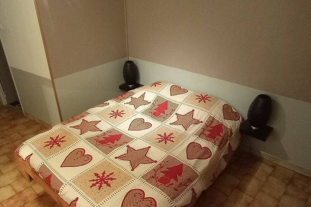 Apartamento entero, Quiet T2 apartment in Provencal village in Cadolive, Marsella region