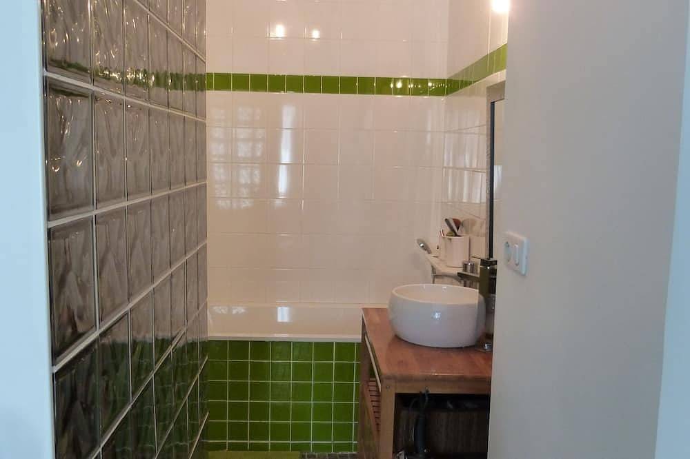 Appartement entier, Maison Appartement lumineuse, moderne et climatisée avec agréable jardina in Talence, Région de Bordeaux