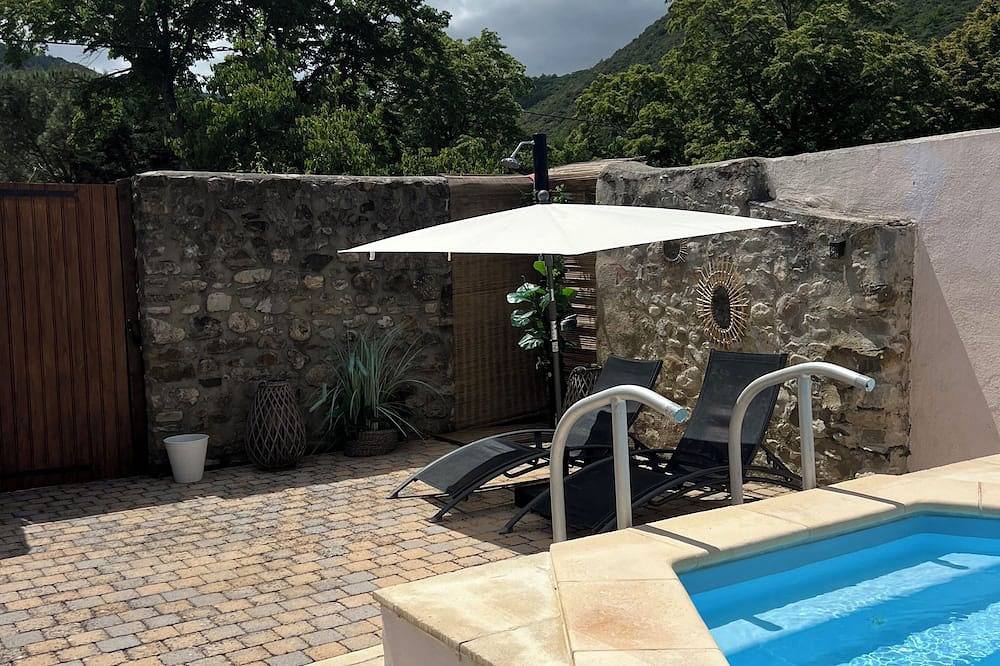 Intemporel à Quillan: Auberge rénovée pour 4/5 personnes, terrasse et piscine in Quillan, Parc naturel régional Corbières-Fenouillèdes