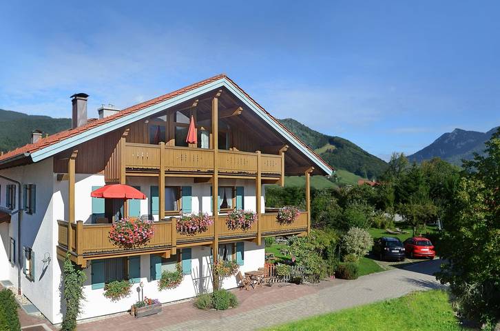 Ganze Ferienwohnung, Ferienwohnungen Schausbreitner inkl. Chiemgaukarte - 7 Appartement Typa 38 qm, Balkon, Kochnische, 1 Wohnschlafzimmer, max 2 P., Wlan in Ruhpolding, Bayerische Alpen