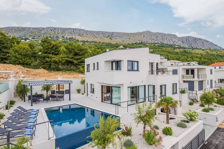 Villa für 8 Personen, mit Pool - 1