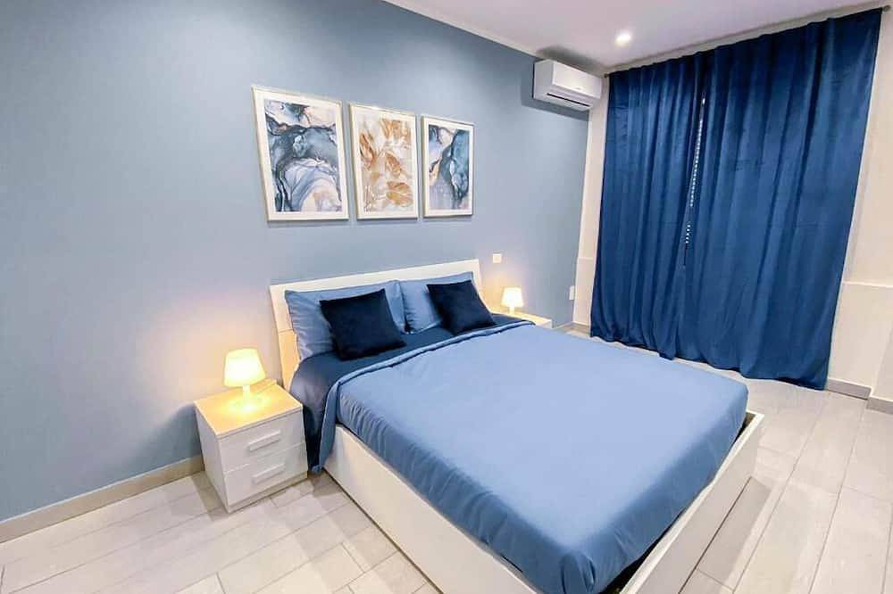 B&B Vmhome - King Deluxe: Staying on the Slopes of Vesuvius in Torre del Greco, Vesuvio National Park
