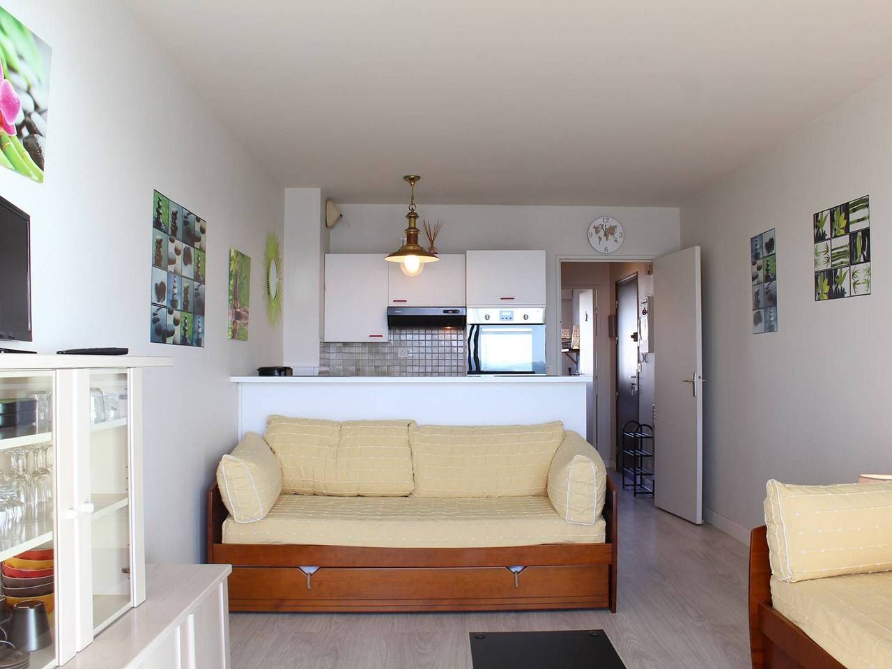 Entire apartment, Seafront 2-Room Apartment with Terrace, Parking, and Wifi - La Baule in La Baule-Escoublac, Côte d'Amour