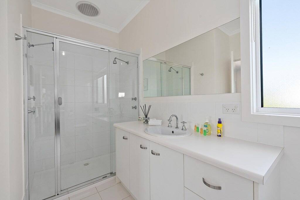 Chloe's Place ~ Aldinga Beach - Airy Family Abode Overlooking a Reserve in Aldinga Beach, City of Onkaparinga