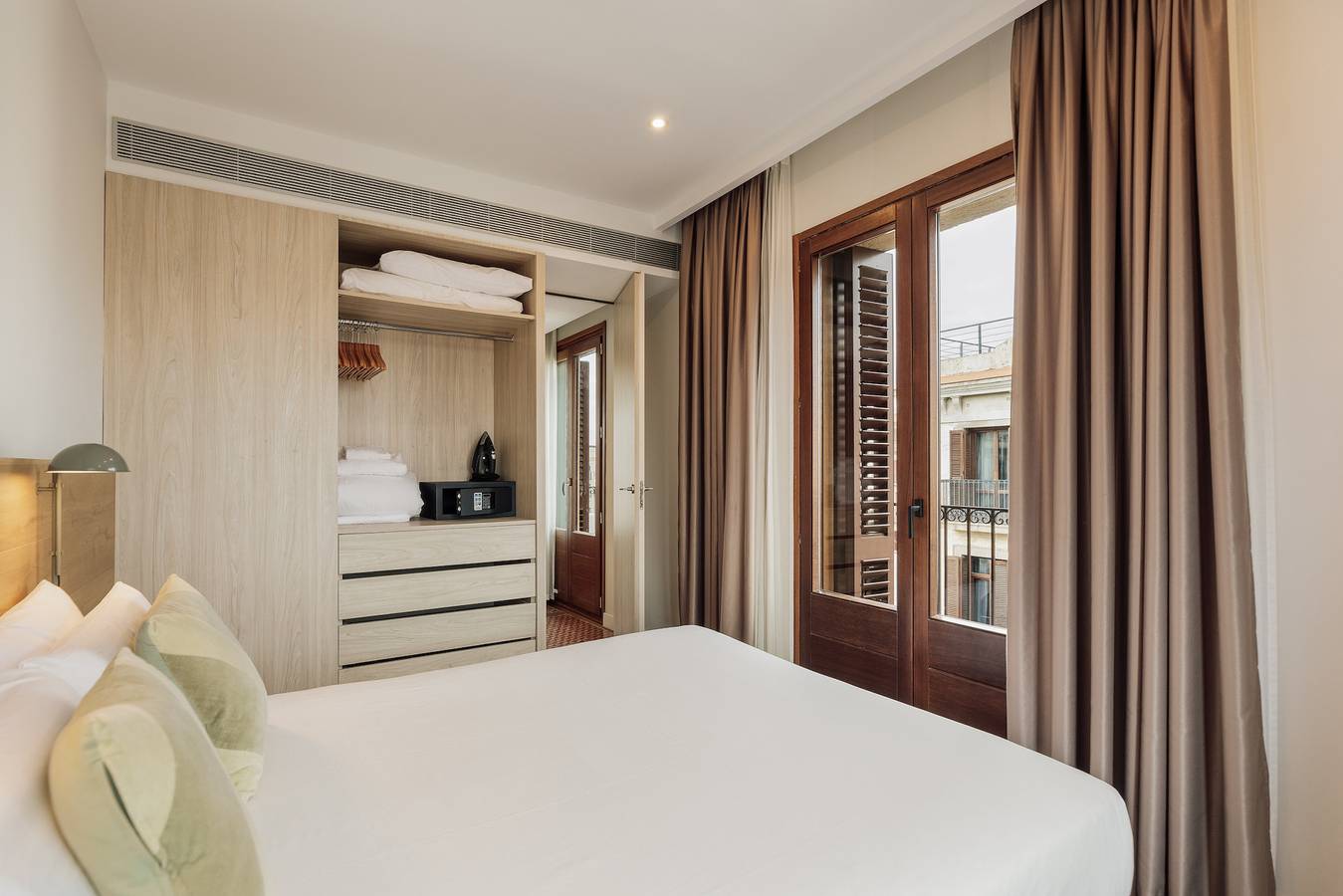 Entire apartment, Ola Living Boqueria 4 in Barcelona Centre, Barcelona