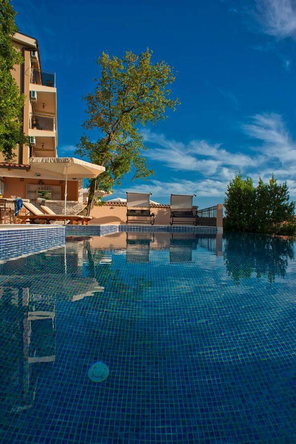 Ganze Wohnung, Harmonia Bungalows & Pool in Opština Budva
