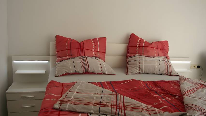 Entire apartment, Apartment 'Für 6 Personen 120 M²' with Balcony and Wi-Fi in Riederich, Neckar-Alb