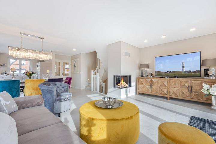 Luxus-Hausteil in beliebter Wohngegend auf ca. 170 m² für bis zu 7 Personen. in Wenningstedt, Sylt