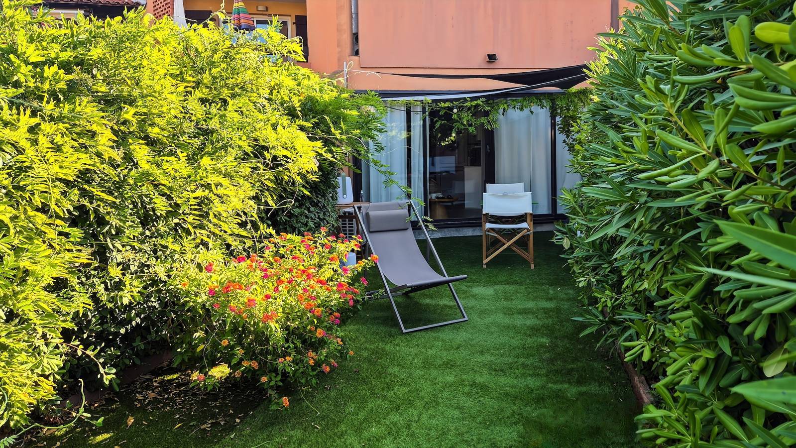 Apartamento entero, Apartamento 'La Perle De L'Argentière' con terraza privada, Wi-Fi y aire acondicionado in La Londe-les-Maures, Parque nacional Port-Cros