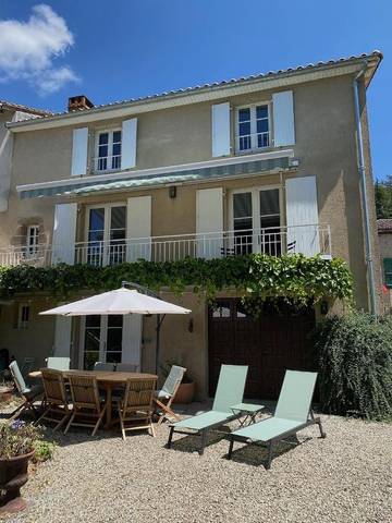 Gîte pour 8 personnes, avec vue et jardin à Saint-Germain-de-Confolens