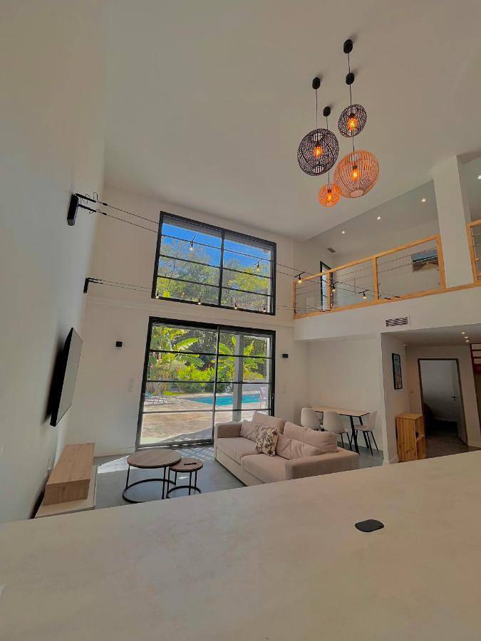 Location de vacances pour 8 personnes, avec Balcon et Terrasse ainsi que Jardin et Piscine à Saint-Martin-de-Seignanx