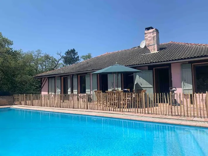 Villa für 12 Personen, mit Ausblick und Pool sowie Garten - 1