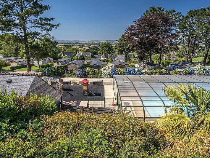 Ferienhaus für 2 Personen, mit Terrasse und Kinderpool sowie Pool