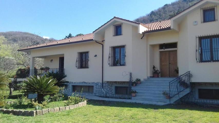 Casa vacanza per 4 persone, con Balcone e Terrazza nonché Giardino e Panorama a San Piero Patti