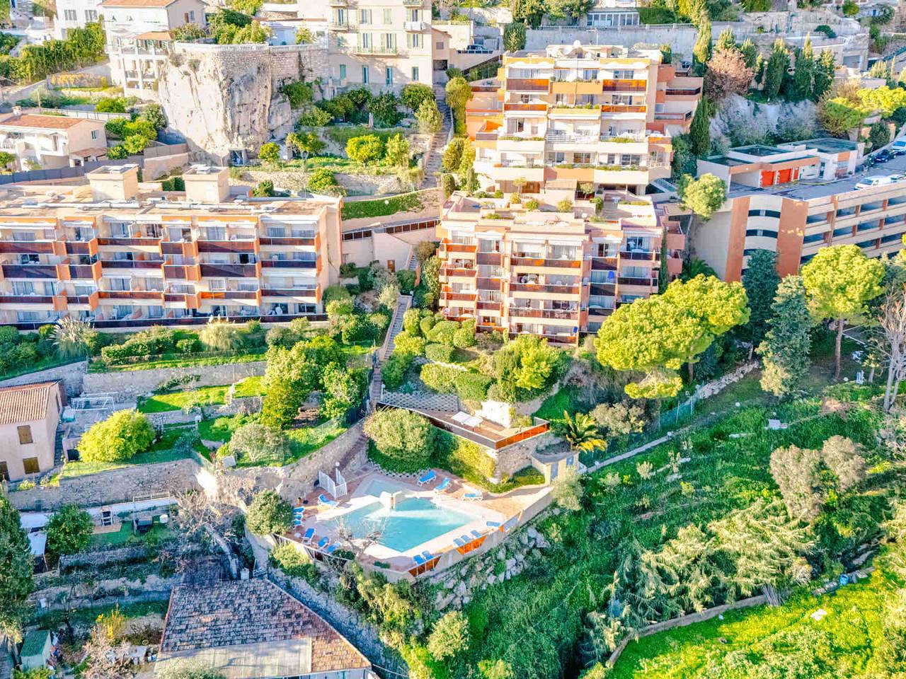 Entire apartment, Apartment 6 people, sea view, Wi-Fi and parking included in Roquebrune-Cap-Martin, Mediterranean Coast (France)