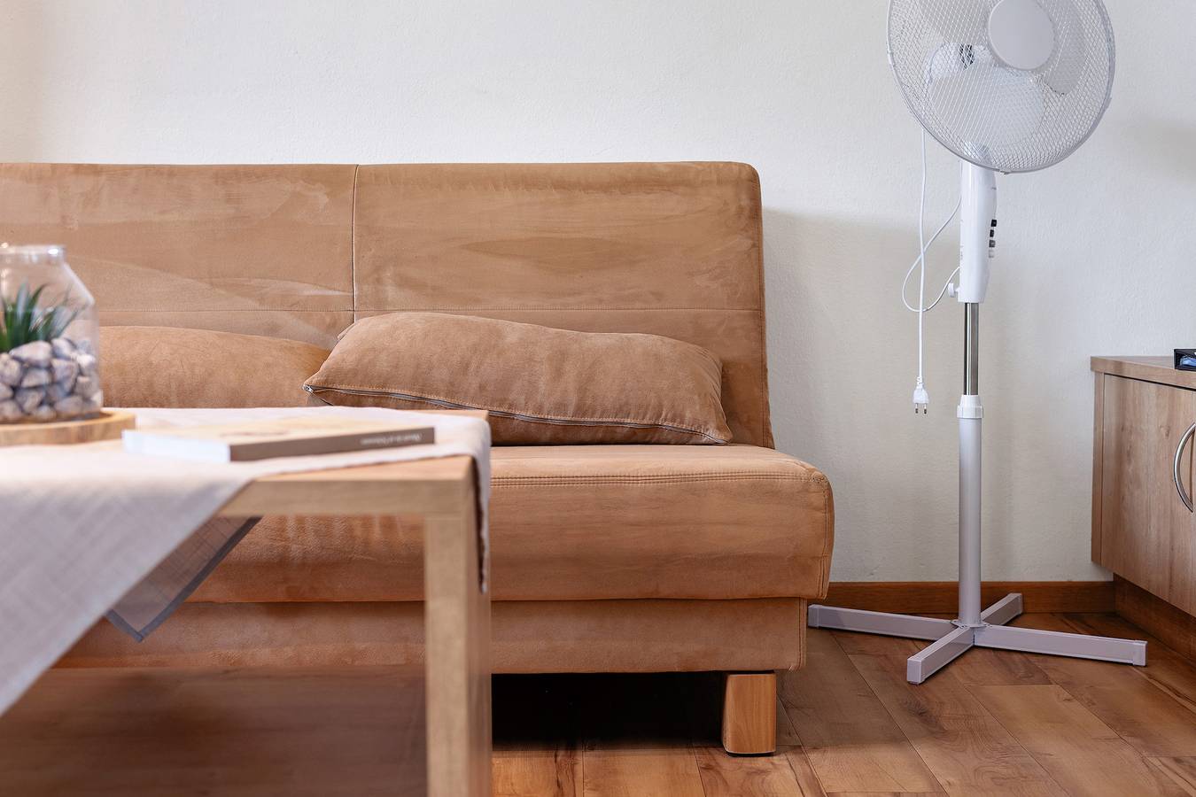 Apartamento inteiro, Apartamento 'De Luxe 1' com vista para a montanha, terraço privado e acesso Wi-Fi in Scena, Alpes de Sarentino