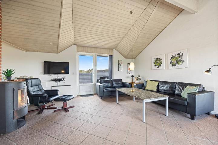 Splendid holiday home with swimming pool for 12 people in Skodbjerge, Årgab