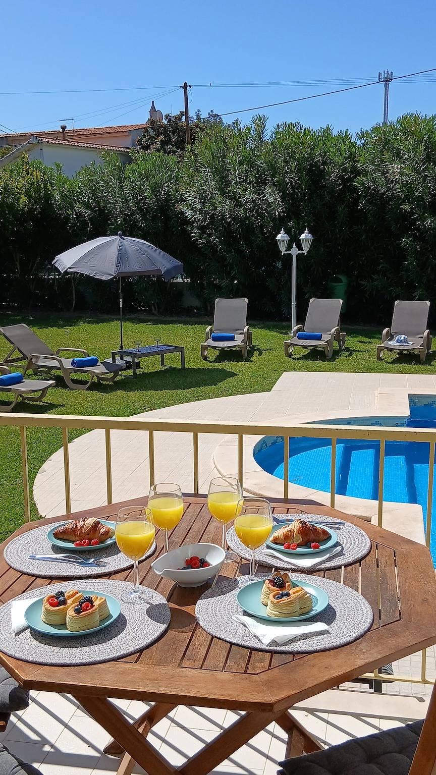 Villa 'Martina' met gedeeld zwembad, wifi en airconditioning in Albufeira, Faro District