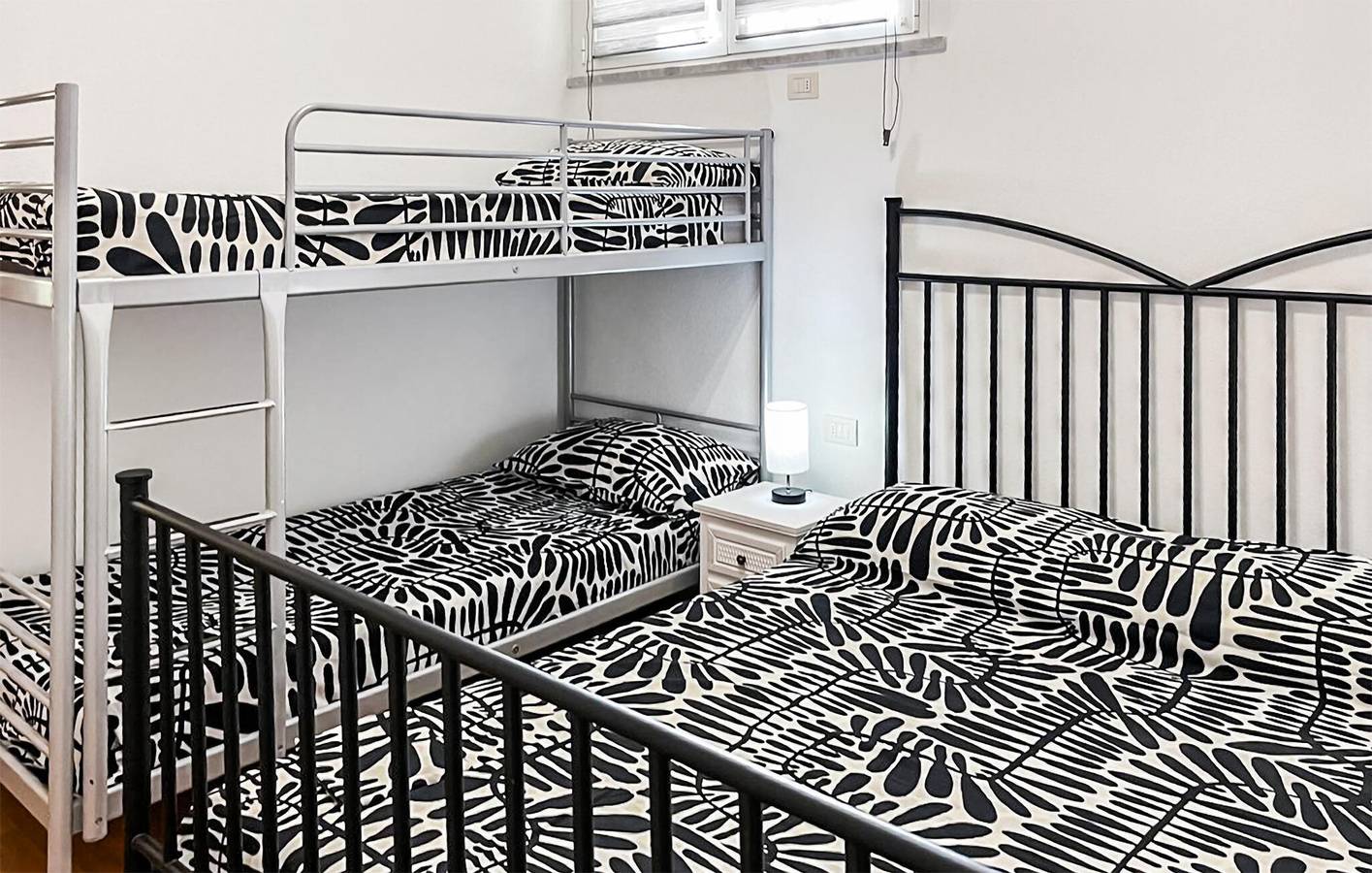 Appartamento intero, Rifugio sulla spiaggia con WiFi e aria condizionata, a 600 metri dalla spiaggia in Lavagna, Comune di Lavagna