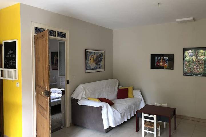 Haus mit schattiger Terrasse und optionalem Spa in Nîmes in Nîmes, Nimes und Umgebung