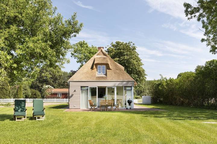 Ferienhaus für 4 Personen, mit Ausblick und Sauna sowie Garten