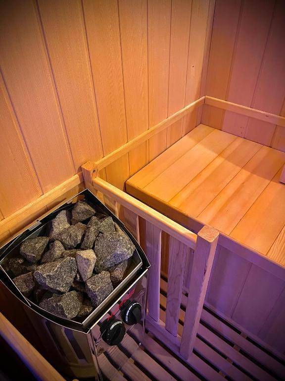 Location de vacances pour 2 personnes, avec jardin et jacuzzi ainsi que terrasse et sauna à Saint-Jean-de-Braye - 4