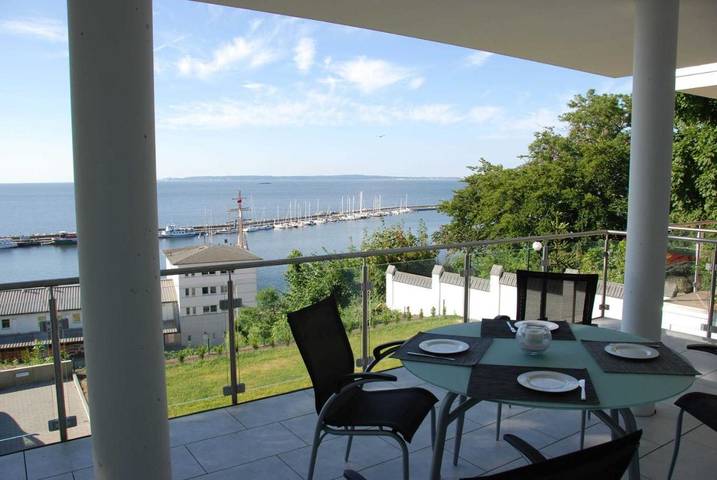 Ferienhaus mit Meerblick für 2 Personen, mit Ausblick und Balkon in Sassnitz