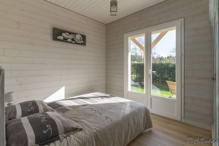 Location de vacances pour 10 personnes, avec jardin ainsi que piscine et terrasse dans Port d'Hourtin - 2