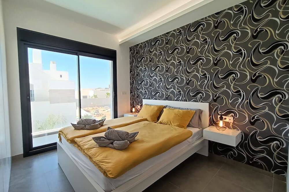 Spacious Vacation Home \"Luxurious\" with Heated Pool in La Herrada, Los Montesinos