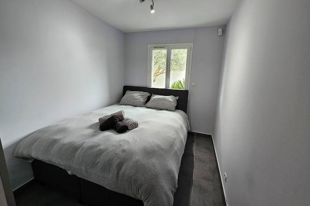 Modern house in Avignon with large swimming pool in Avignon, Vaucluse